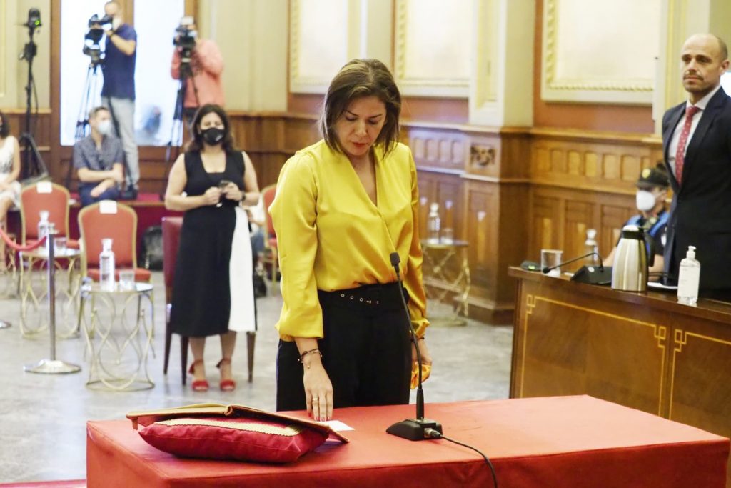 Evelyn Alonso toma posesión como concejala del Ayuntamiento de Santa Cruz de Tenerife. SERGIO MÉNDEZ