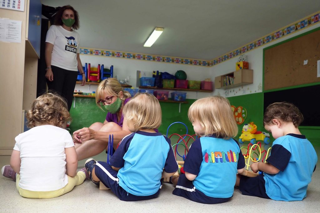 El Centro Infantil Nanín abrió ayer sus puertas con menos de la mitad de su capacidad habitual debido a las dudas de algunos padres ante posibles contagios. Sergio Méndez