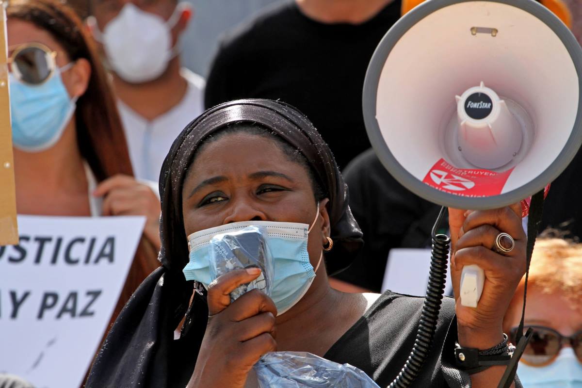 Aminata Samb, de 46 años, lideró la concentración contra el racismo convocada por la muerte de Floyd. DA