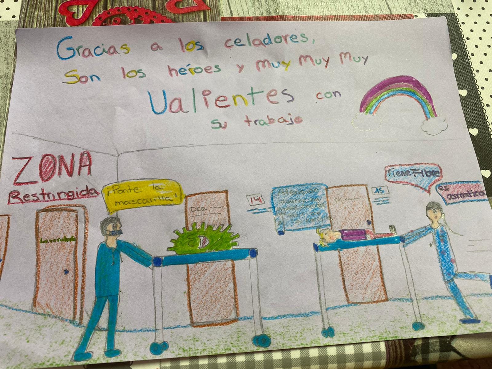 Con un dibujo, los niños dan las gracias a los santarios en primera línea. DA
