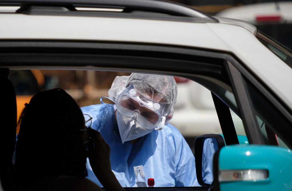 La OMS avisa: la transmisión del coronavirus se está acelerando y "no se ha alcanzado el pico" de la pandemia