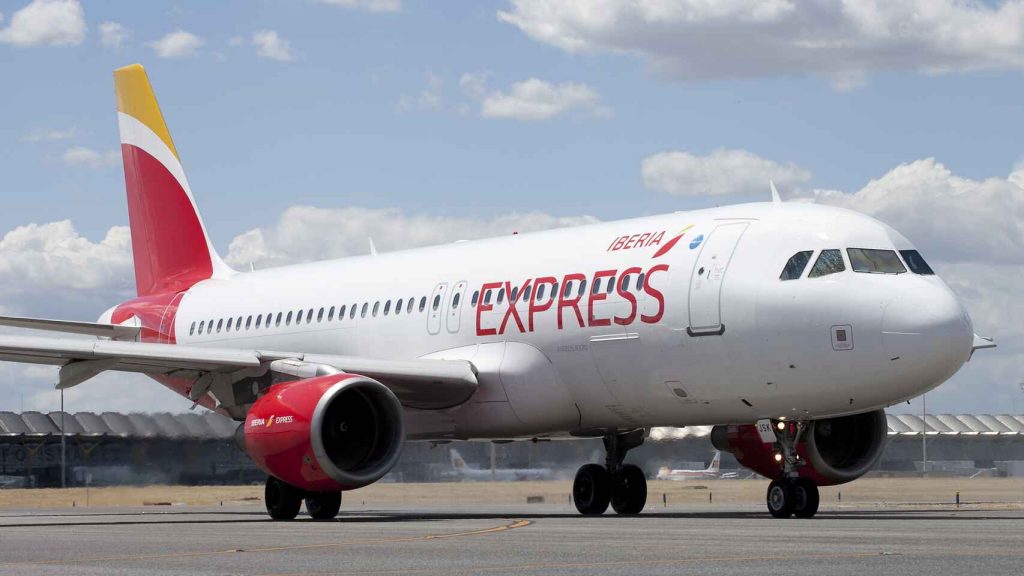 Iberia Express suspende vuelos a Canarias en el primer día de huelga