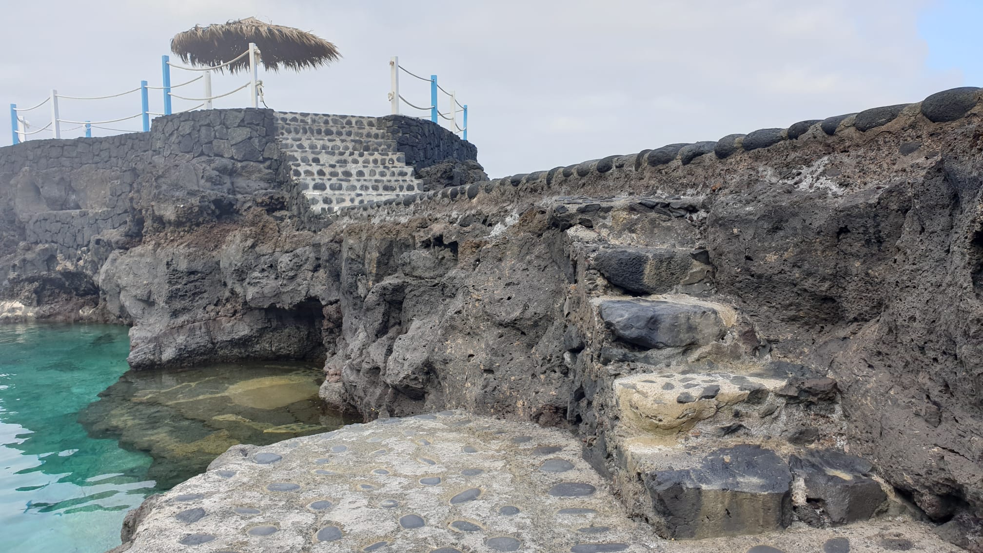 Las piscinas naturales del Charco Azul son una de las zonas de baño más populares de la Isla. DA