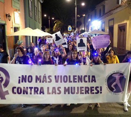 Una manifestación contra la violencia machista en La Laguna