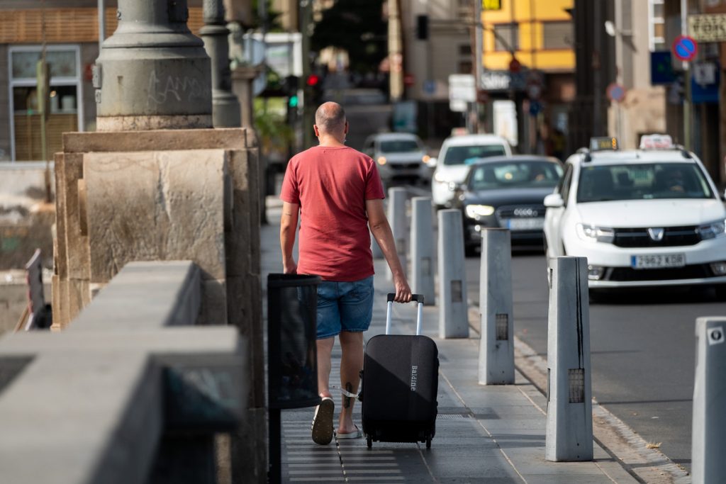 Las máximas superarán de martes a jueves los 37 grados en amplias zonas del interior de las islas. Fran Pallero