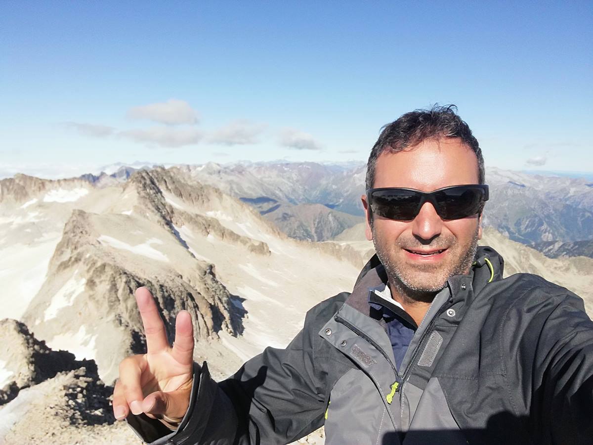 Jonás Hernández en el pico Aneto, el más elevado de los Pirineos,          con una altitud de 3.404 metros sobre el nivel del mar, y el que puso el colofón a su peculiar celebración de cumpleaños. DA
