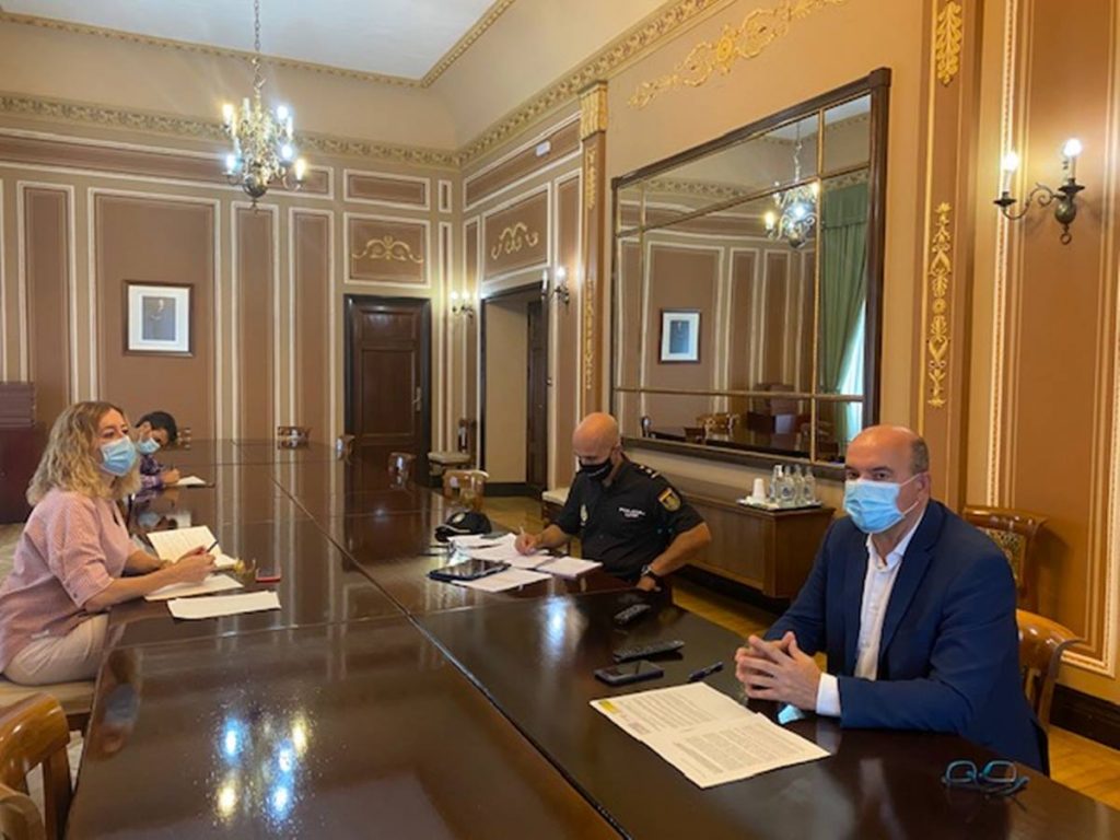 Anselmo Pestana mantuvo una reunión técnica ayer con representantes de las Fuerzas y Cuerpos de Seguridad del Estado para evaluar las acciones que se han emprendido hasta la fecha. DA
