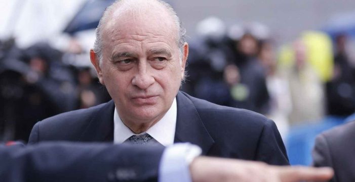 El juez imputa a Fernández Díaz por el espionaje a Bárcenas en Kitchen y deja fuera a Cospedal