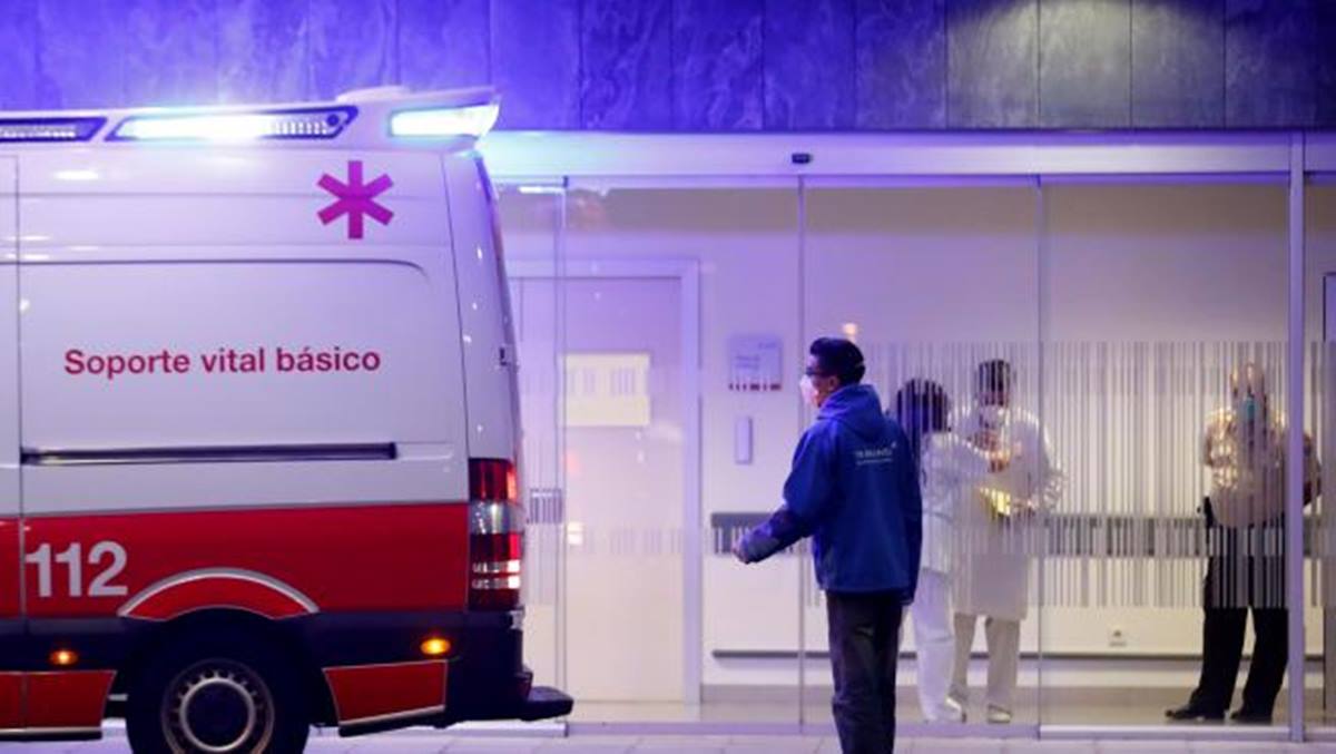 Llegada de la ambulancia al Hospital Universitario Central de Asturias (HUCA) .,EFE