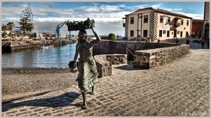 Escultura pescadora Puerto de la Cruz