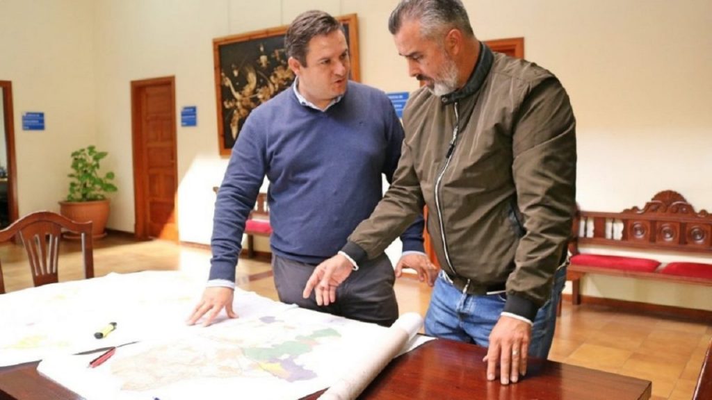 Las controversias urbanísticas entre Mena y Luis García acabará con los dos fuera del PSOE, aunque solo fuera cautelarmente / DA