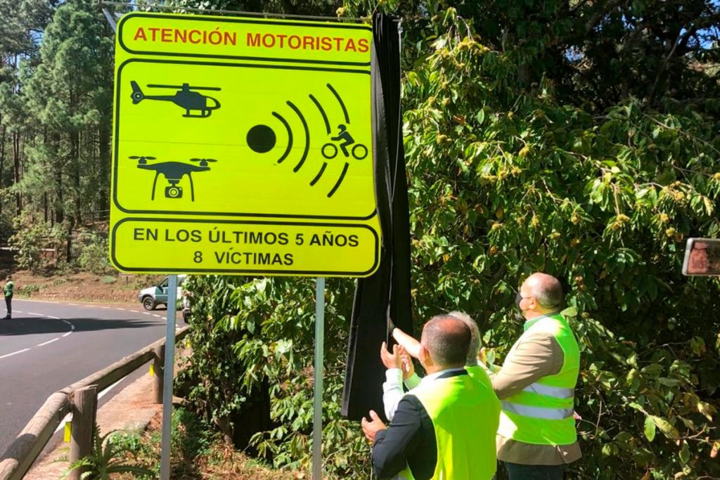 Canarias estrena nuevas señales de tramo de alto riesgo para motoristas