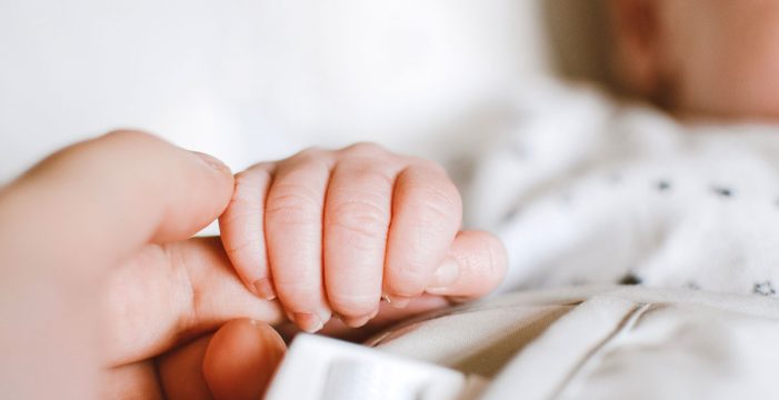 Un laboratorio pagará 700.000 euros a unos padres por no detectar en su bebé una enfermedad grave en el test prenatal