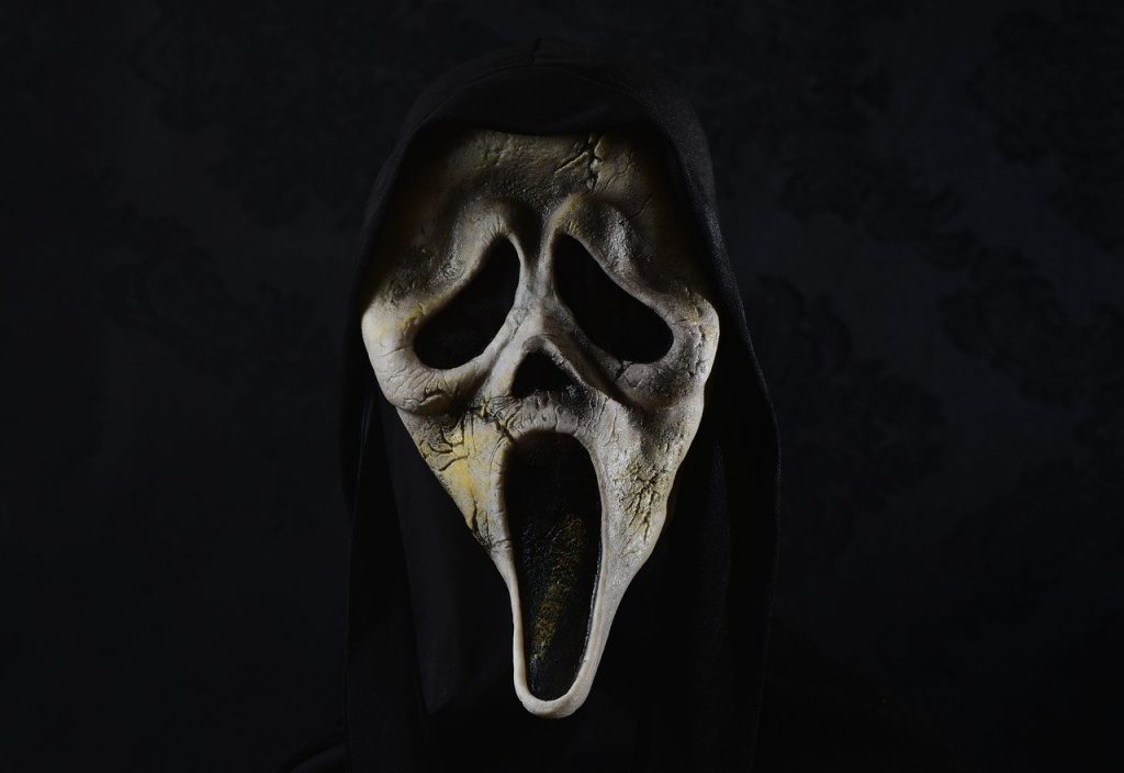 Máscara que portaba el protagonista de la película Scream PIXABAY