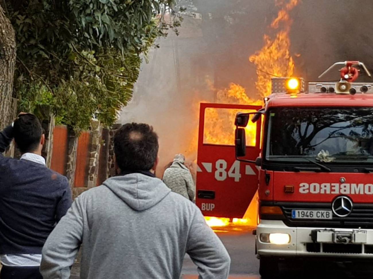 El incendio del Dacia Sandero; en su interior fallecía María Soledad. DA