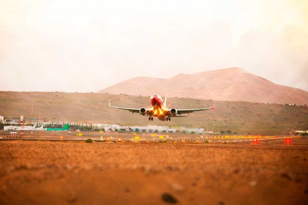 Avión en un aeropuerto de Canarias