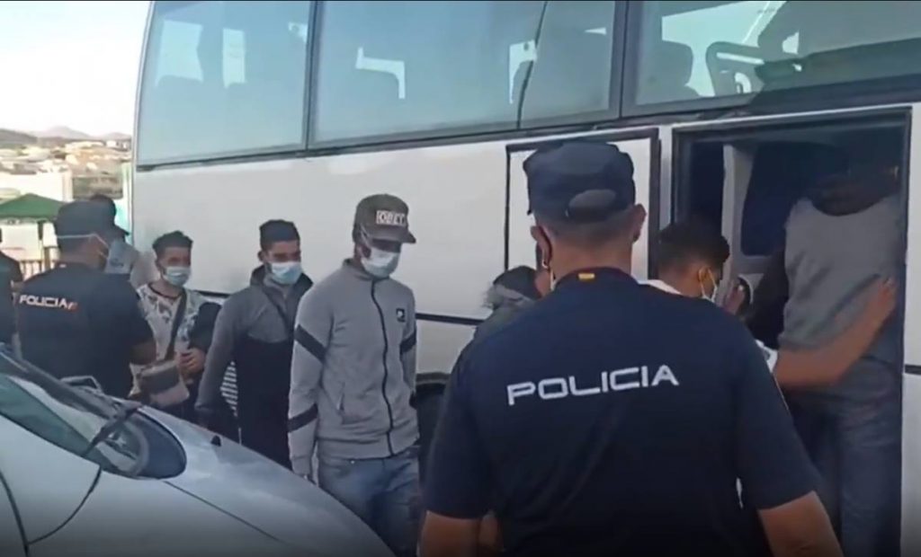 Traslado de migrantes de Arguineguín al CATE de Barranco Seco. EP