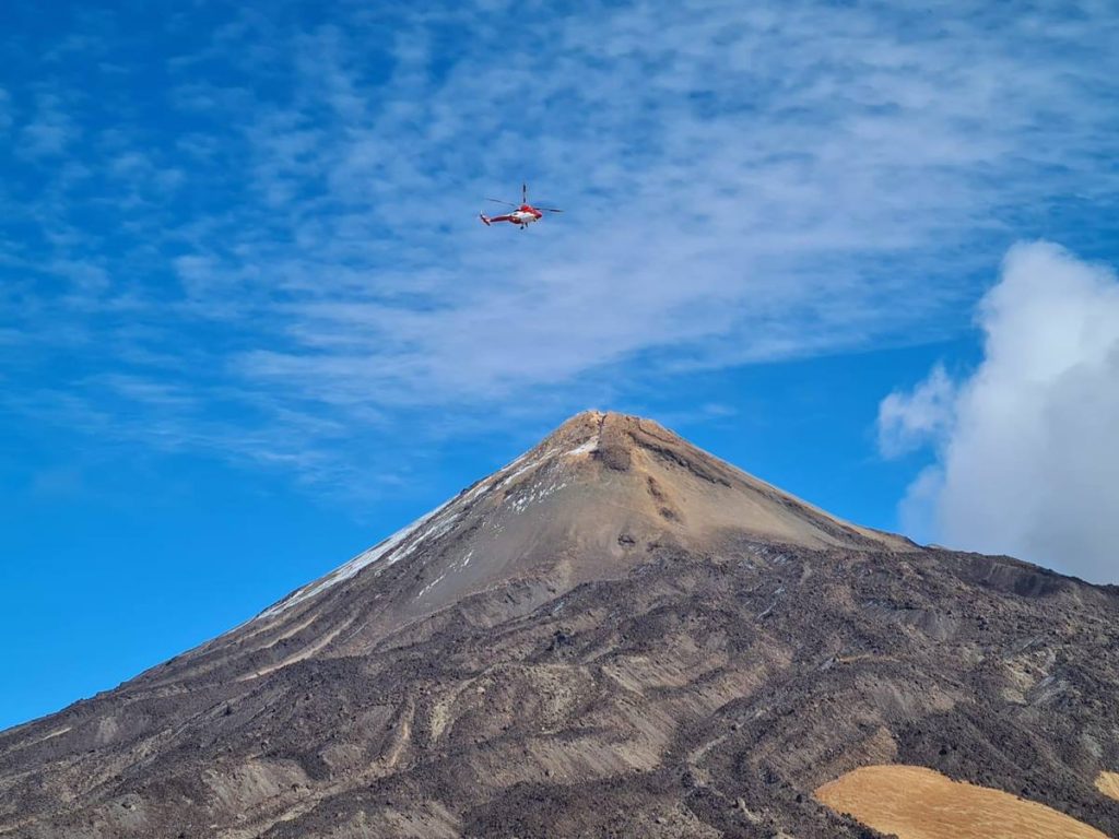 Intervención del helicóptero del GES en el Parque Nacional del Teide. 1-1-2