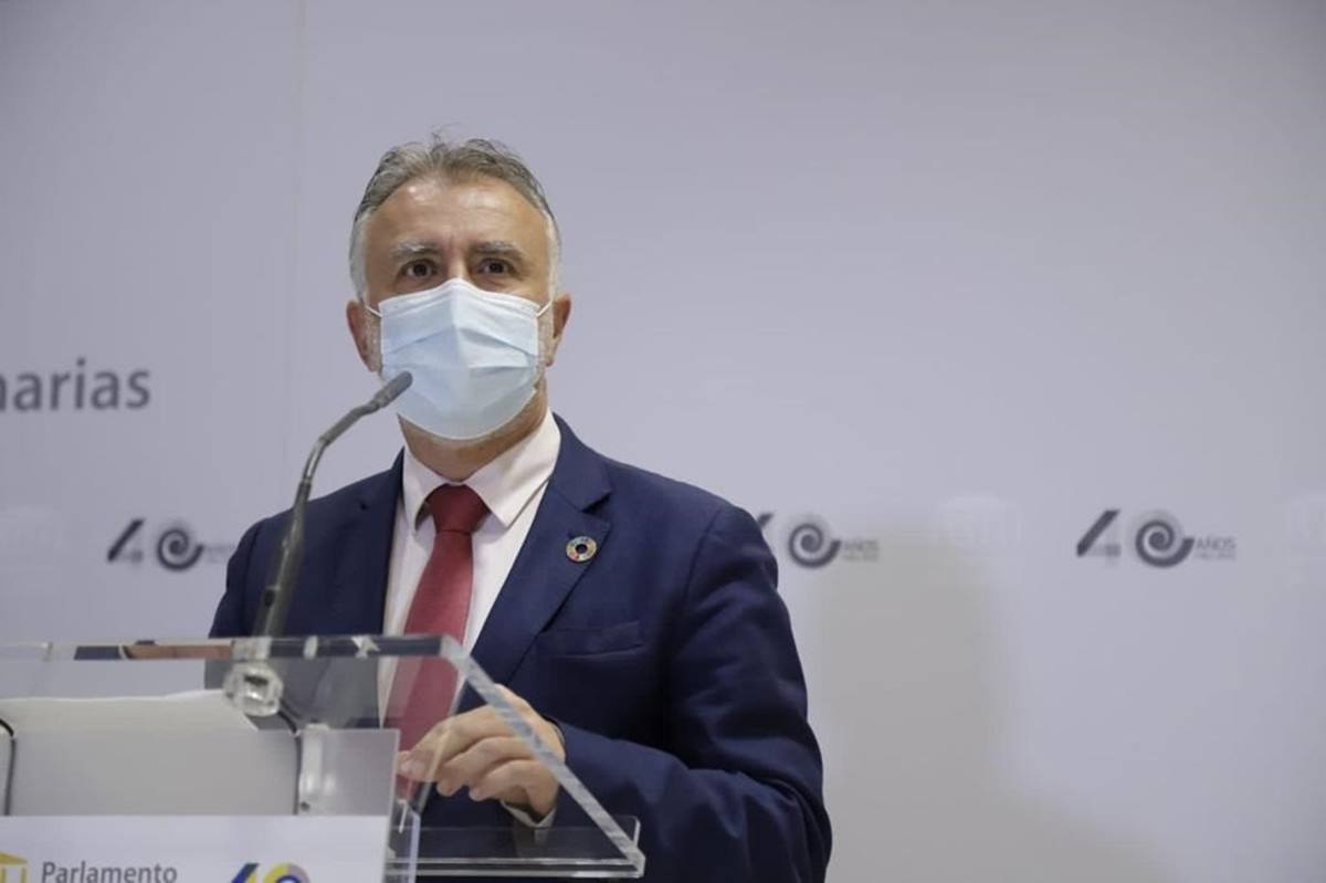 El presidente de Canarias, Ángel Víctor Torres, en rueda de prensa. EP