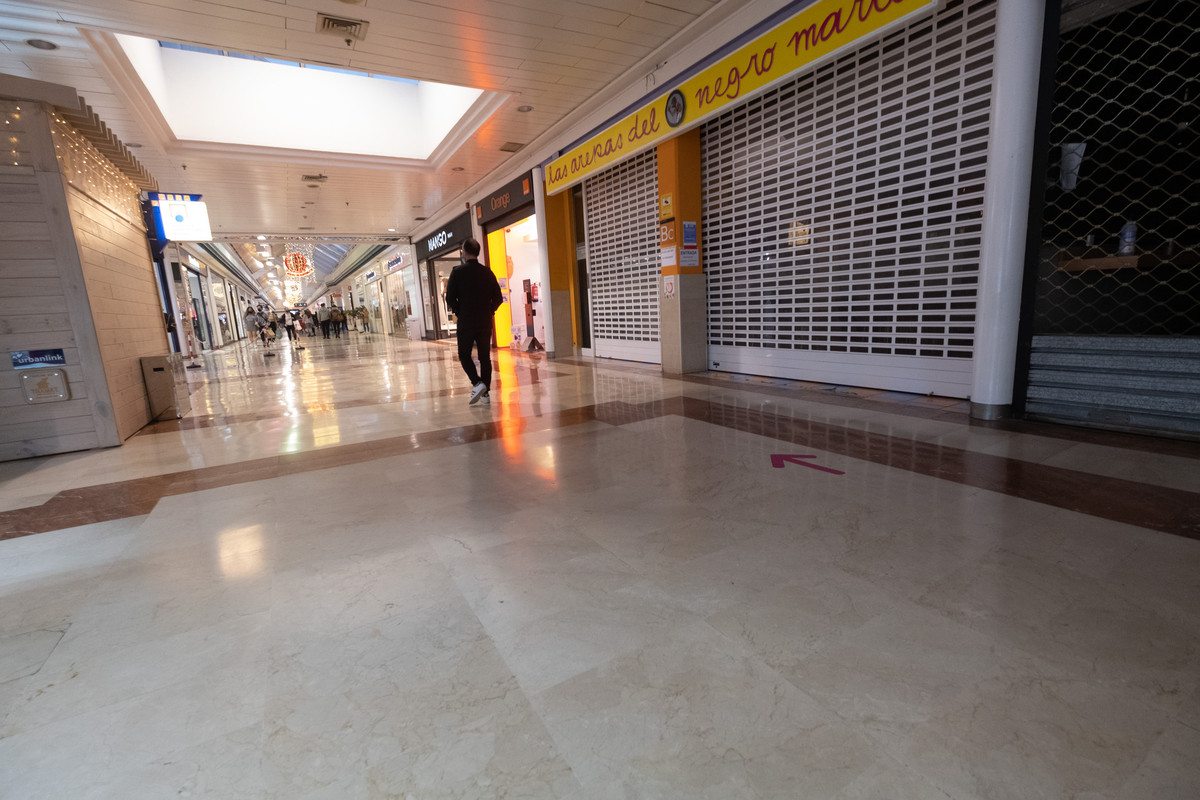 La afluencia a los centros comerciales se redujo. Fran Pallero
