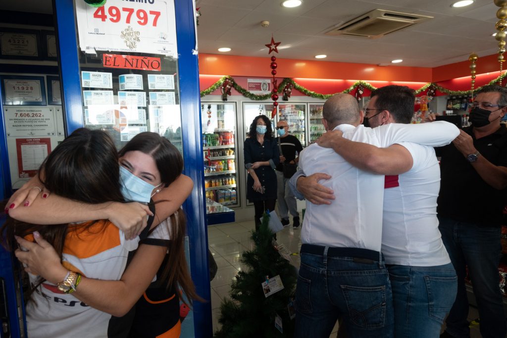 En la gasolinera de Granadilla (Tenerife) pueden haber colas de hasta 60 metros. Fran Pallero