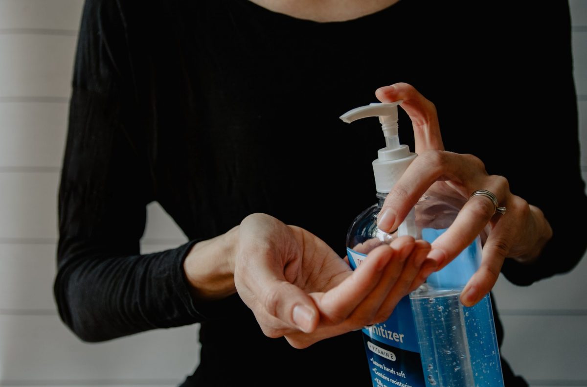 Lavado de manos con gel hidroalcohólico. Unplash