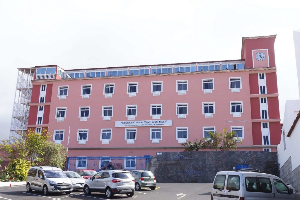 Fachada de las instalaciones de la Fundación Canaria Hogar Santa Rita, situada en el Puerto de la Cruz. Sergio Méndez