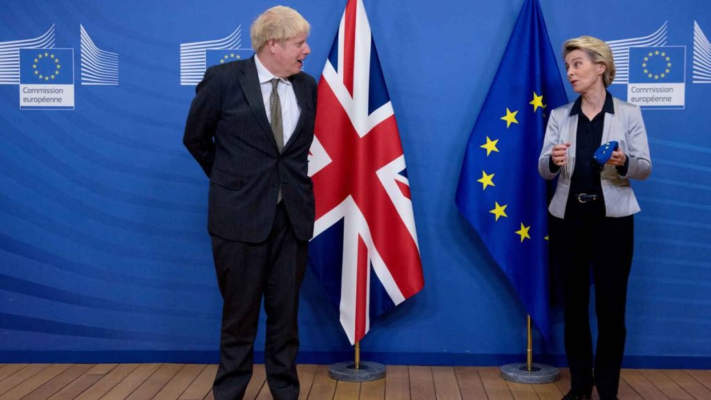 El primer ministro británico, Boris Johnson, y la presidenta de la Comisión, Ursula von der Leyen, en su última reunión en Bruselas CE