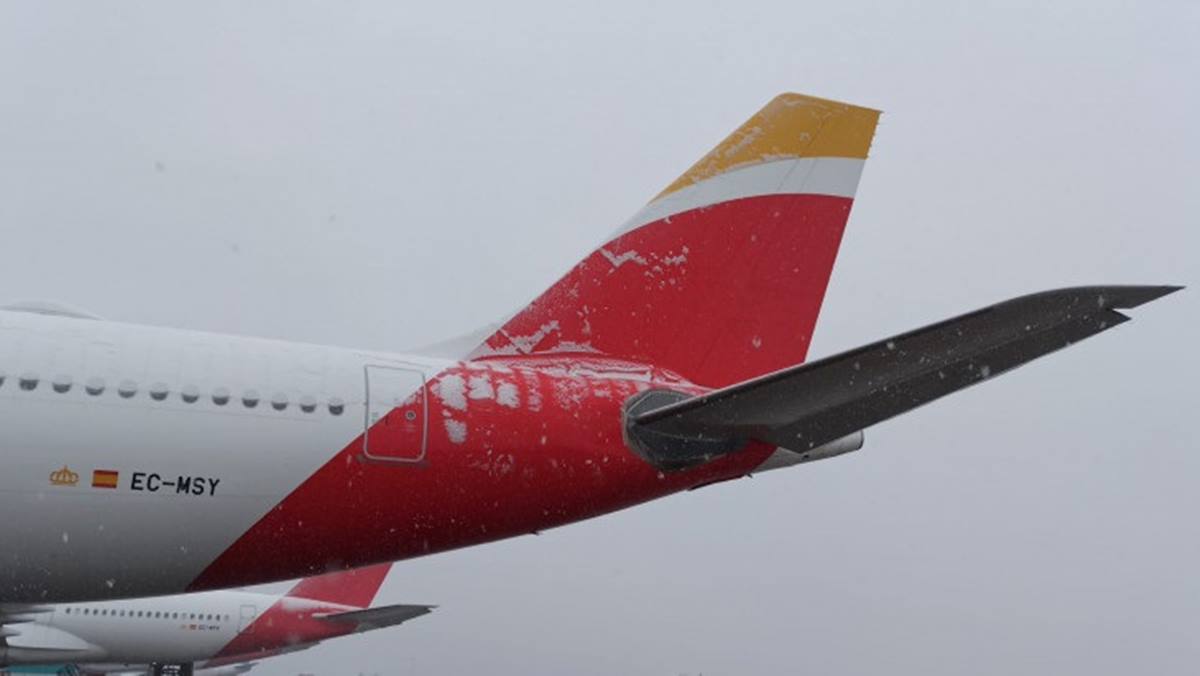 Avión de Iberia con nieve. Iberia