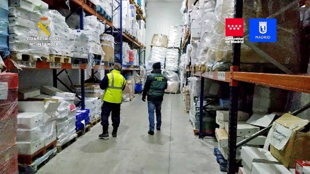 La Guardia Civil incauta más de 122.000 kilos de productos cárnicos y detiene a 14 personas. Guardia Civil