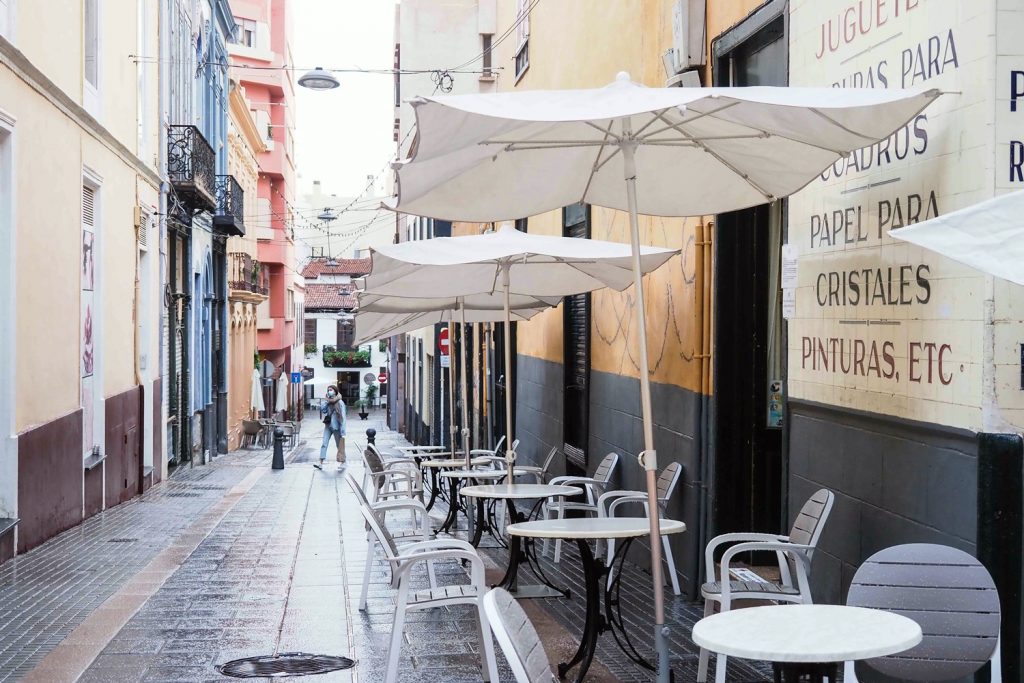Los bares, cafeterías y restaurantes podrán volver a abrir sus zonas interiores. Sergio Méndez