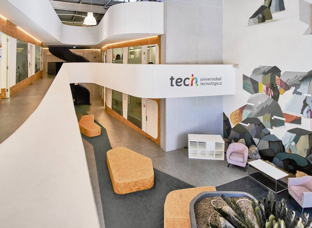 Interior de las instalaciones de TECH Universidad Tecnológica, en Santa Cruz de Tenerife. DA