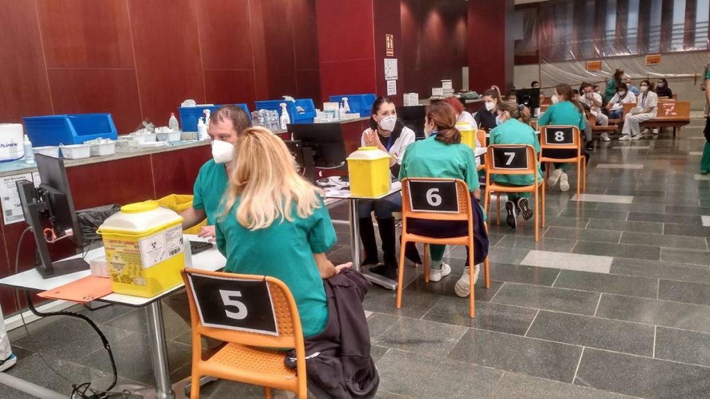 Vacunación contra la COVID-19 en Canarias. DA