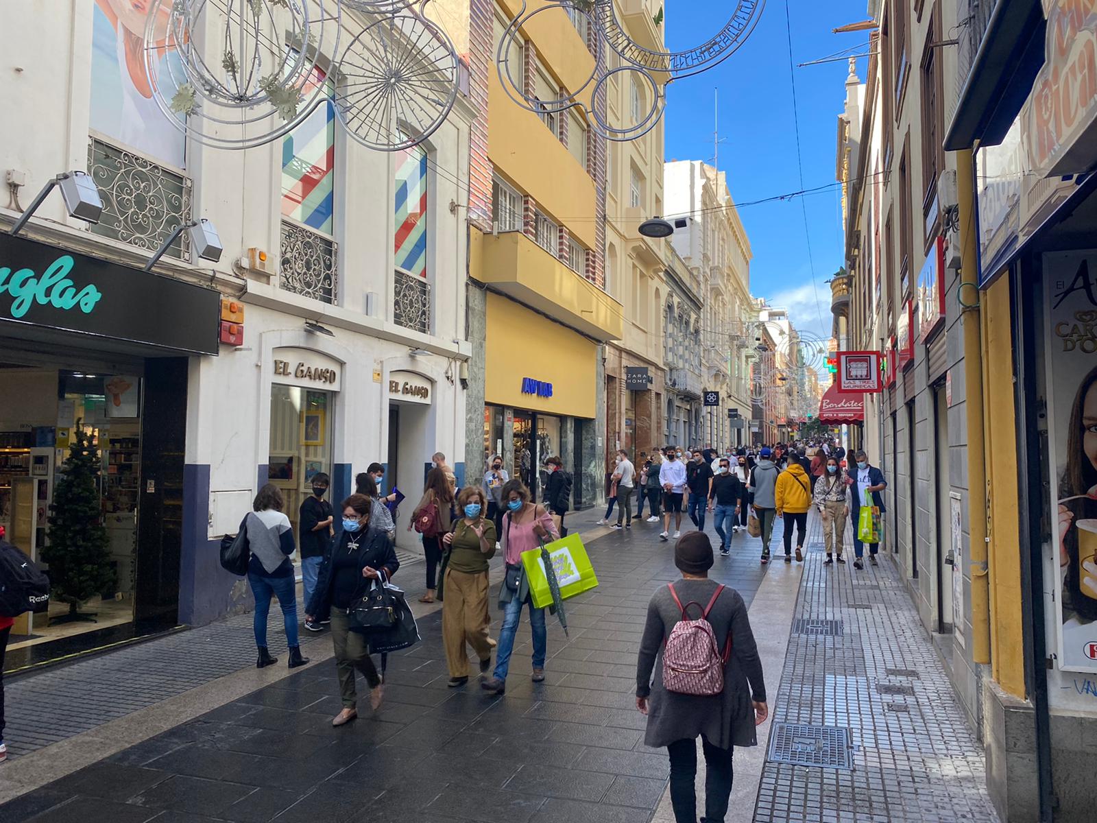 el-famoso-que-menos-te-esperabas-ver-en-la-calle-castillo-de-santa-cruz