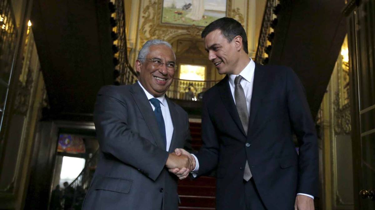 Pedro Sánchez y el primer ministro luso António Costa. Rafael Marchante Reuters