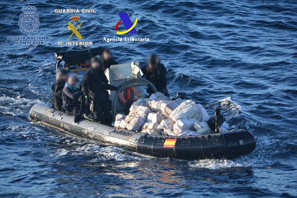 Intervenidas unas tres toneladas de cocaína en un buque en alta mar frente a las costas de Ribadeo