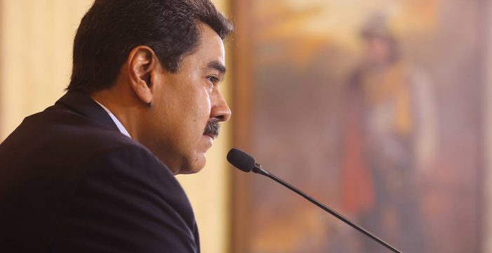 Maduro ordena “revisar a fondo” las relaciones con España