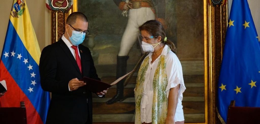 Jorge Arreaza recibe a la embajadora de la UE, Isabel Brilhante Pedrosa. EP