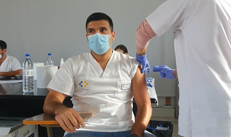 Canarias recibe 14.040 dosis de la vacuna de Pfizer