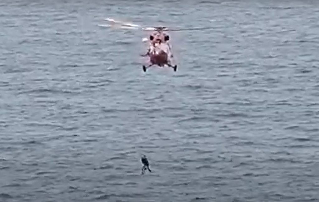 Rescatan a las dos personas que cayeron al mar en Icod. Youtube