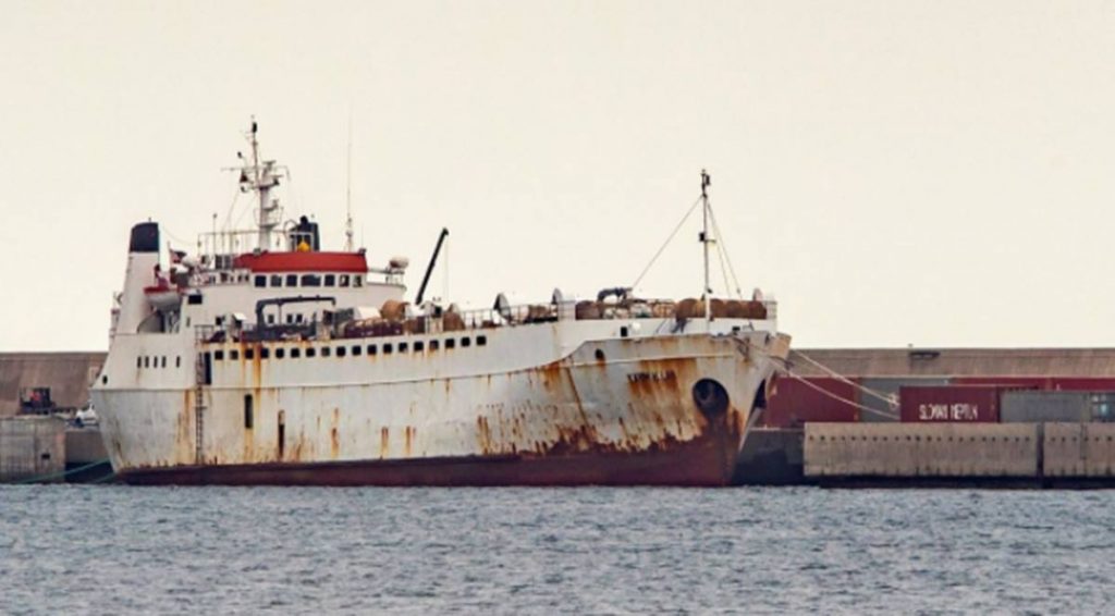 El barco 'Karim Allah', este sábado atracado en el Puerto de Escombreras en Cartagena. EFE