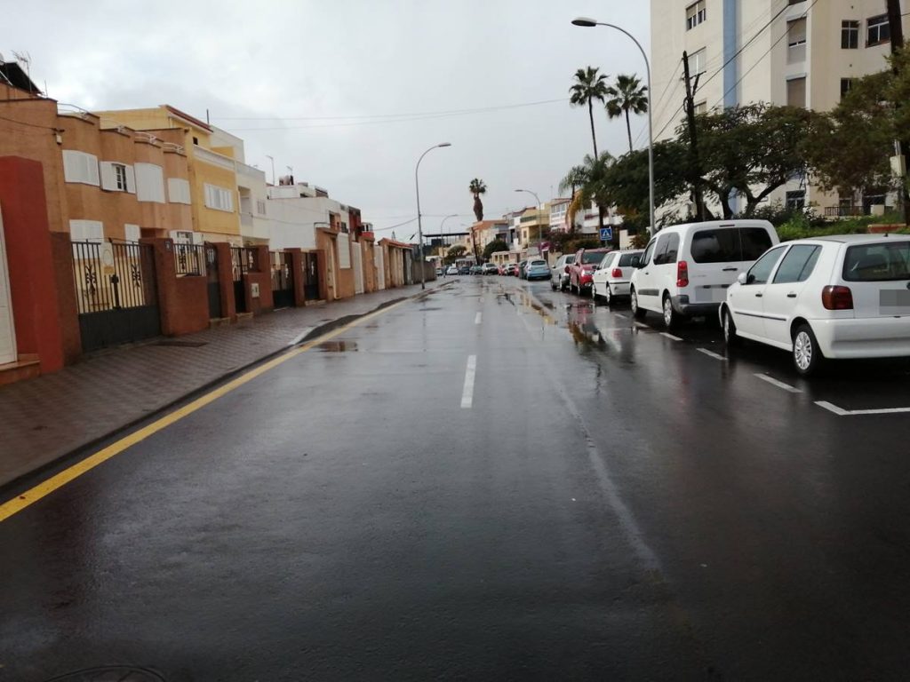 Los vecinos defienden que el cambio de los aparcamientos al lado impar perjudica a la mayoría de vecinos que tienen plaza en los garajes comunitarios. DA