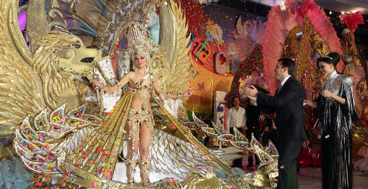 Las reinas mayores y las niñas, ilusionadas por el Carnaval 2021