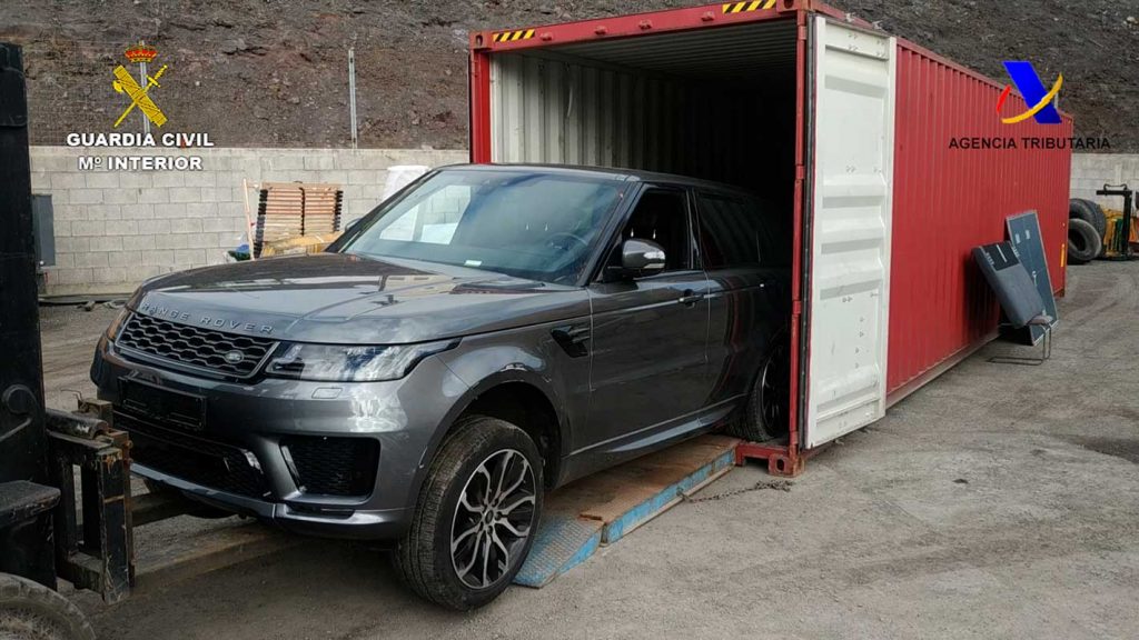 Recuperan dos coches robados en Alemania en un contenedor de paso por Canarias