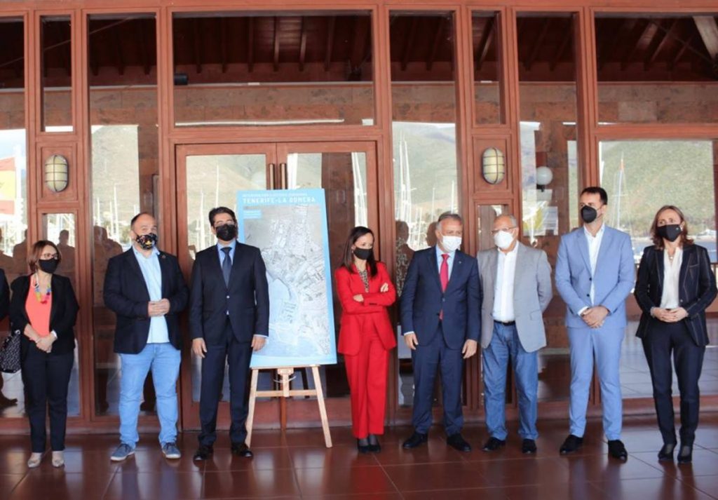 Las autoridades durante la presentación este mediodía del proyecto que estará concluido en 24 meses / DA