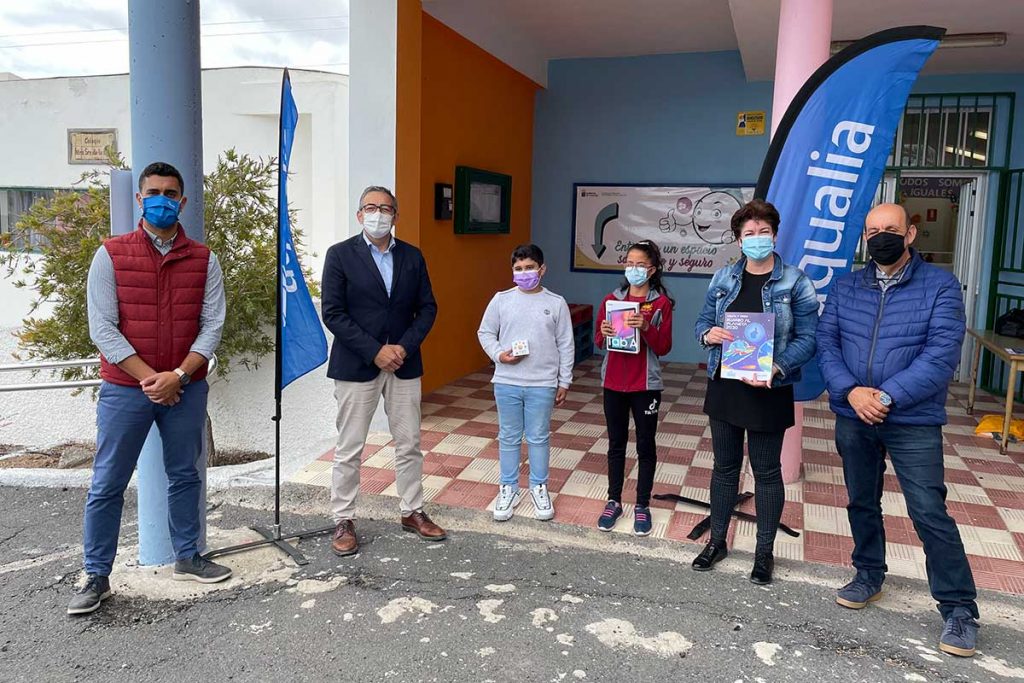El Ayuntamiento reconoce a dos estudiantes de Arico por haber sido galardonados a nivel nacional por sus dibujos sobre el ciclo del agua