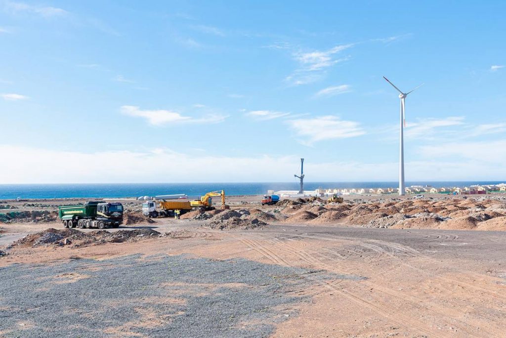 El parque fotovoltaico La Tartaguera, promovido por el Grupo Ecoener, en construcción. DA