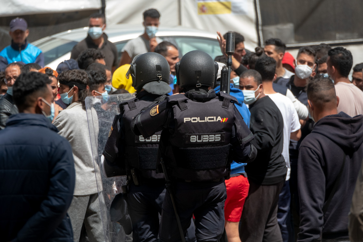 Disturbios en el campamento provisional de migrantes en Las Raíces. Fran Pallero