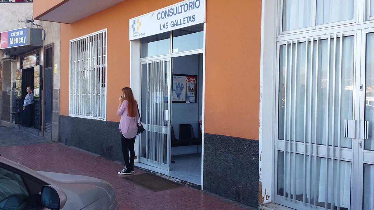 Las deficiencias del consultorio médico de Las Galletas han generado polémica en el Consistorio de Arona. DA