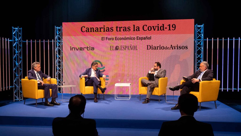 Juan José Hernández, CEO del Grupo Hospiten; Juan Abarca, presidente de la Fundación IDIS; Eduardo Ortega, jefe de Sección de Invertia, y Sebastián Sanso, director corporativo de Desarrollo de Hospitales San Roque.